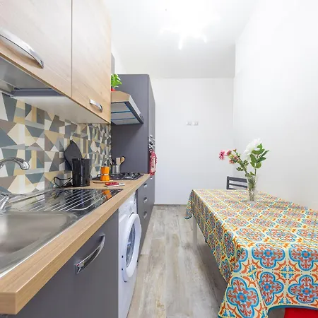 Amora Apartment Rom